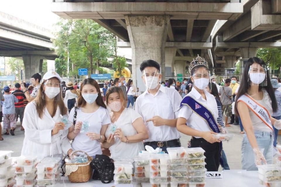 โครงการมื้อนี้คนไทยช่วยให้อิ่ม รวมพล คนวงการบันเทิง โฆษณา พิธีกร , นางงาม ,นายแบบ , นางแบบ