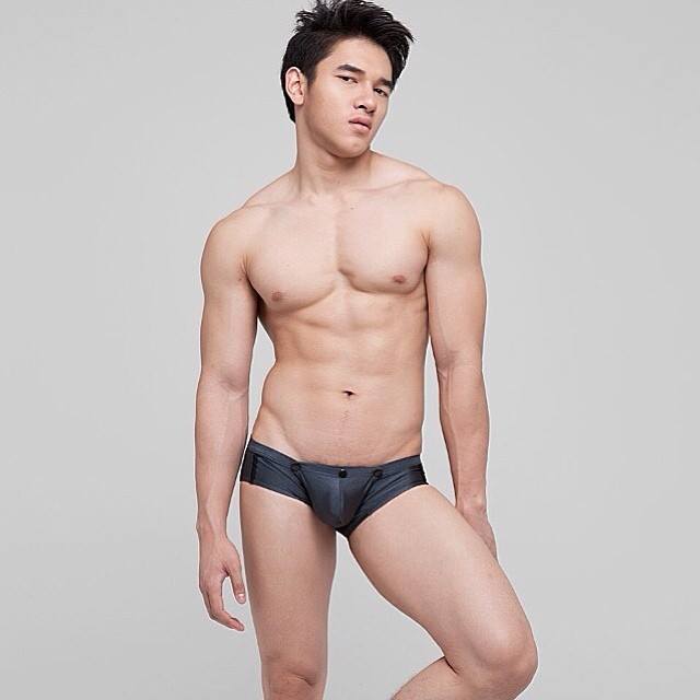 มอส วัชร์ศรณ์ นายแบบหนุ่มหล่อ หน้าใส แน่นทุกสัดสวย