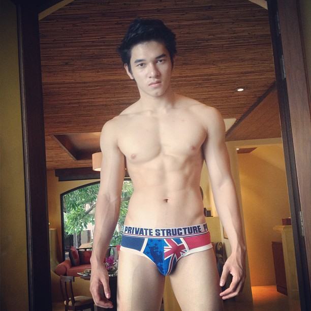 มอส วัชร์ศรณ์ นายแบบหนุ่มหล่อ หน้าใส แน่นทุกสัดสวย