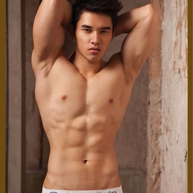 มอส วัชร์ศรณ์ นายแบบหนุ่มหล่อ หน้าใส แน่นทุกสัดสวย
