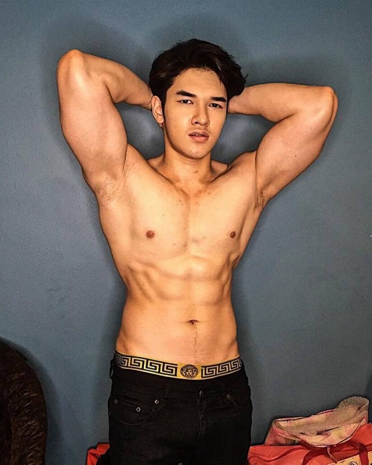 มอส วัชร์ศรณ์ นายแบบหนุ่มหล่อ หน้าใส แน่นทุกสัดสวย