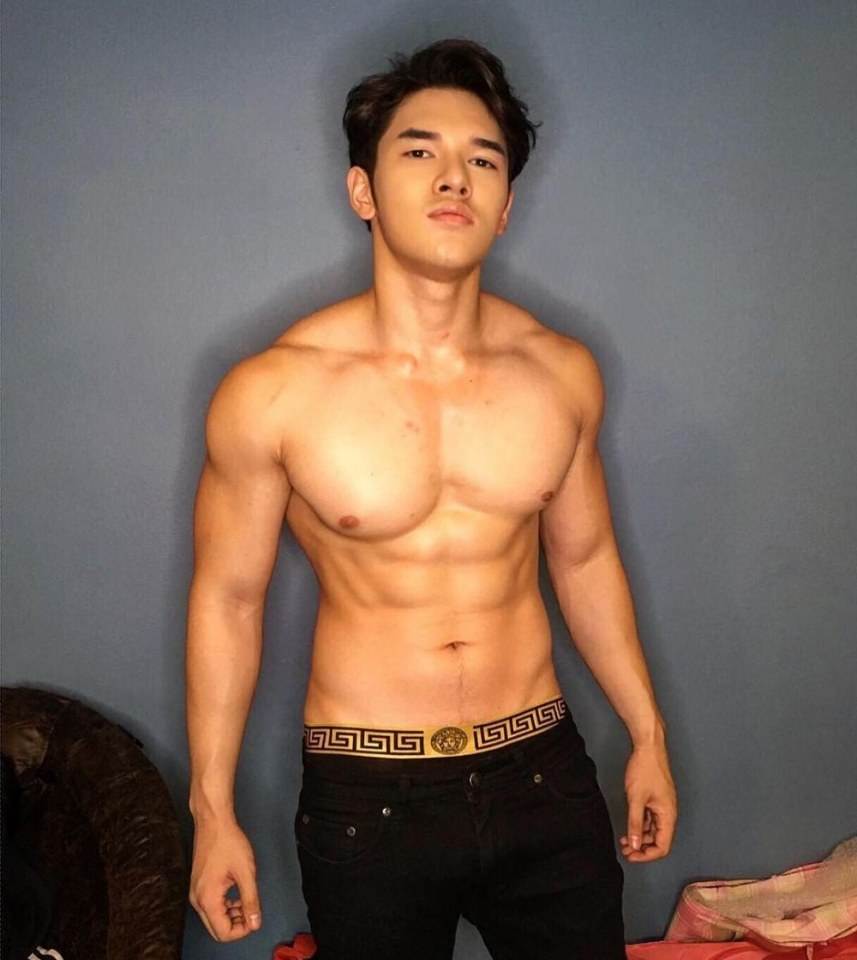 มอส วัชร์ศรณ์ นายแบบหนุ่มหล่อ หน้าใส แน่นทุกสัดสวย