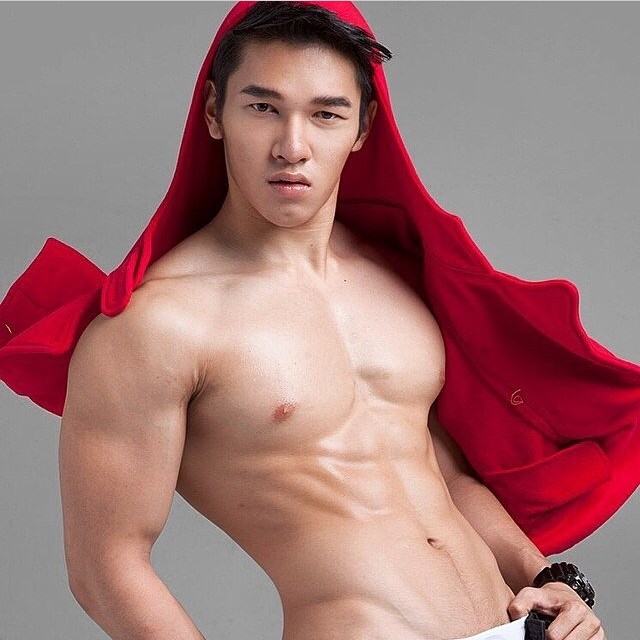 มอส วัชร์ศรณ์ นายแบบหนุ่มหล่อ หน้าใส แน่นทุกสัดสวย