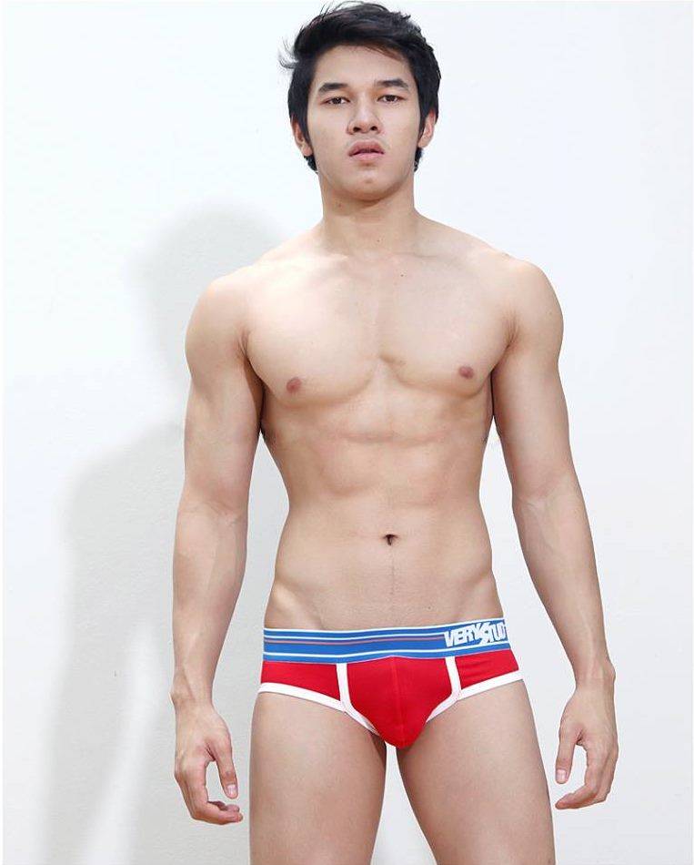 มอส วัชร์ศรณ์ นายแบบหนุ่มหล่อ หน้าใส แน่นทุกสัดสวย
