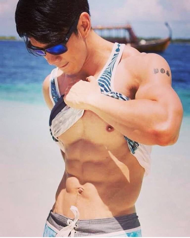 กำปั้น บาซู เด็กหงส์ หน้าใส ซิกแพคสุดแน่น
