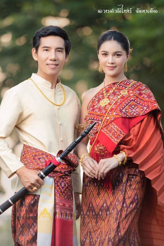 ชุดแต่งงานอีสาน (งานกินดอง), Thailand.