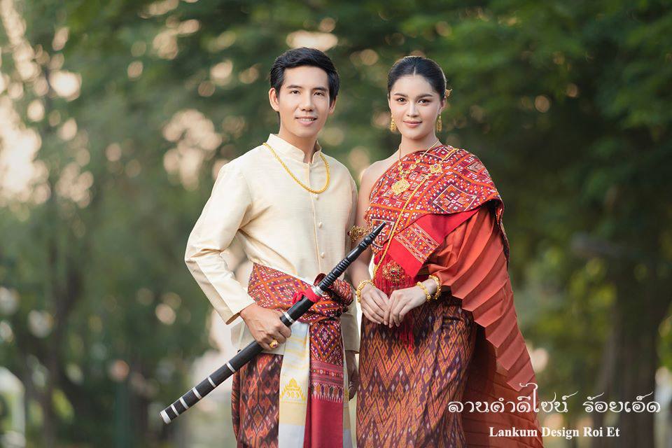 ชุดแต่งงานอีสาน (งานกินดอง), Thailand.