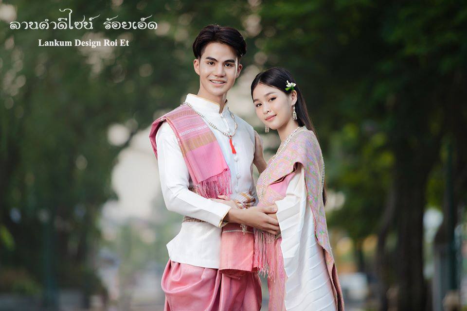 ชุดแต่งงานอีสาน (งานกินดอง), Thailand.