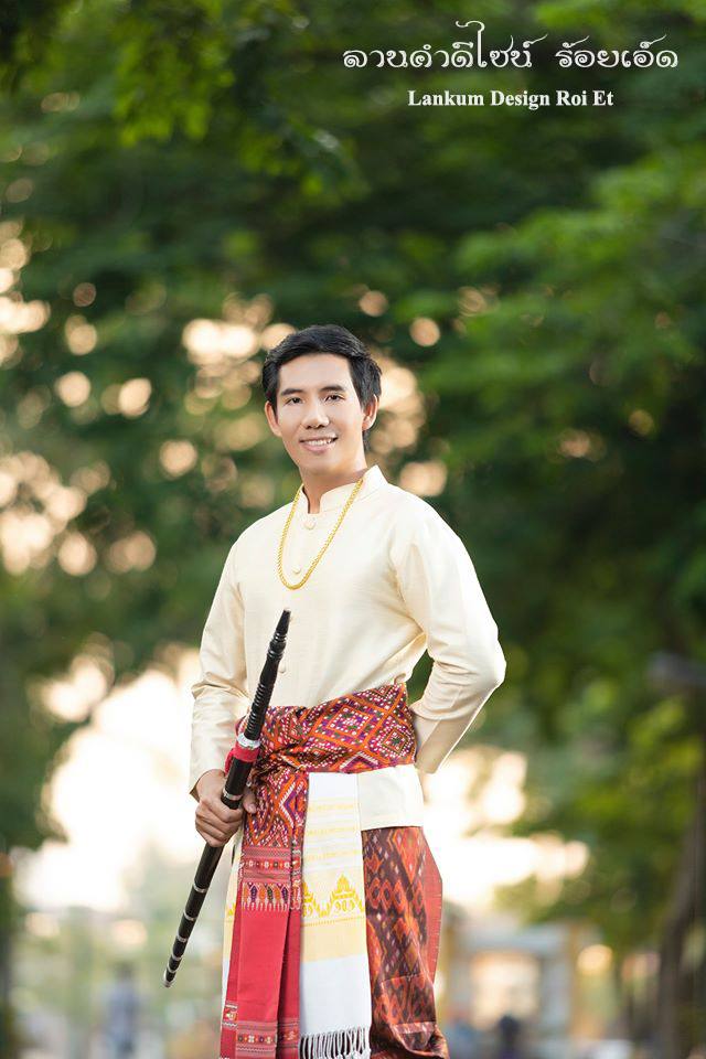ชุดแต่งงานอีสาน (งานกินดอง), Thailand.