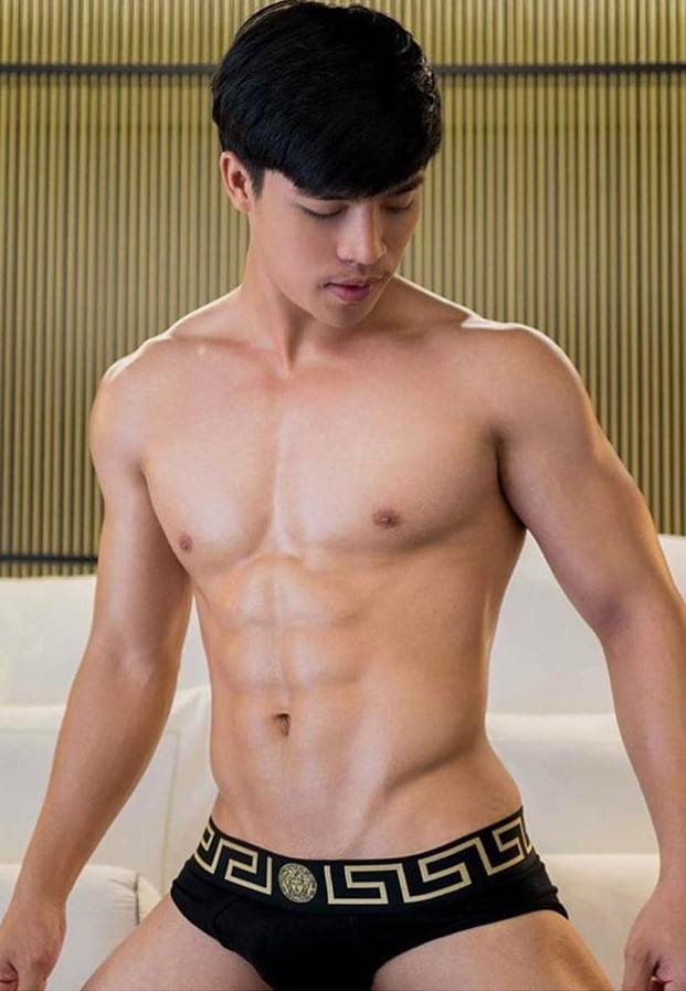นายแบบหล่อใส เป้าใหญ่ ซิกแพ็คแน่น