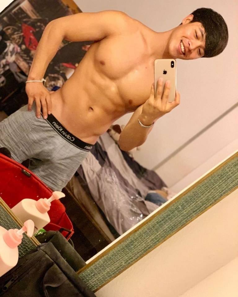 นายแบบหล่อใส เป้าใหญ่ ซิกแพ็คแน่น