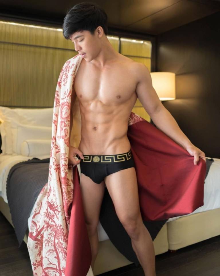 นายแบบหล่อใส เป้าใหญ่ ซิกแพ็คแน่น