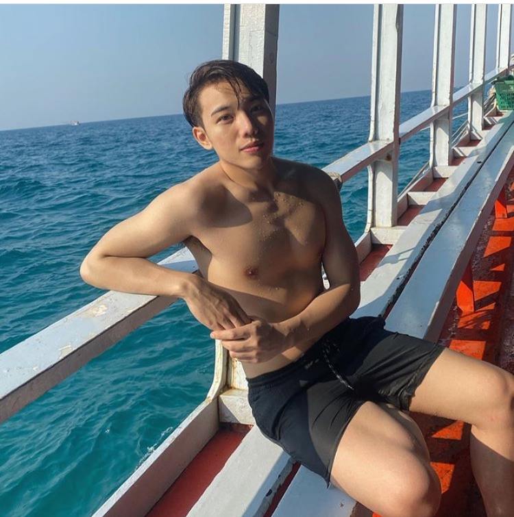 ถอดโชว์เรือนร่าง 2646