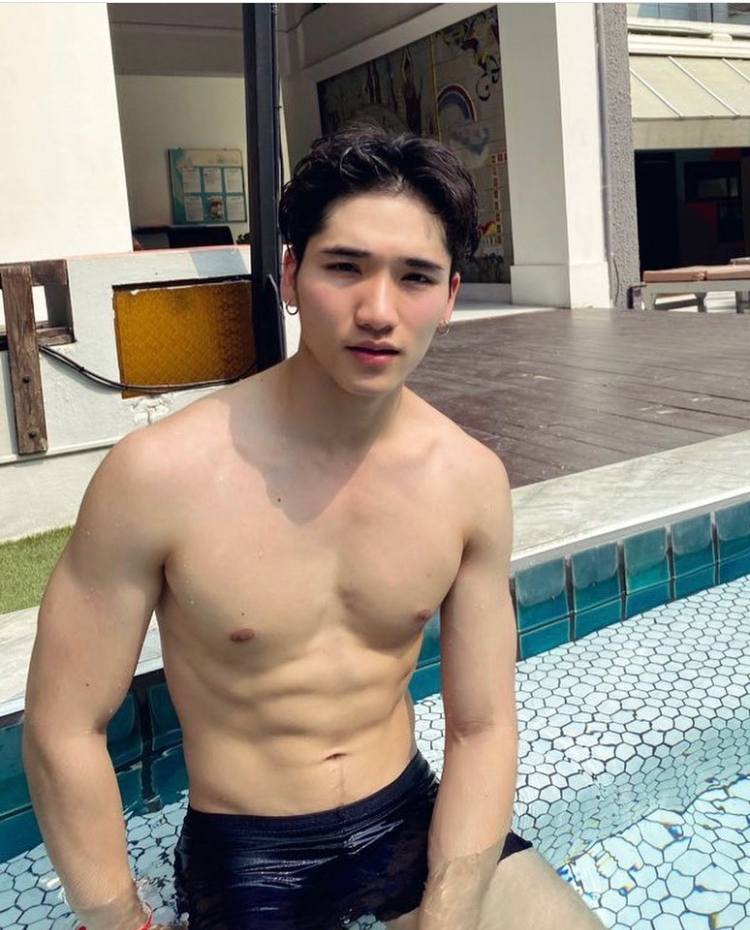 ถอดโชว์เรือนร่าง 2648