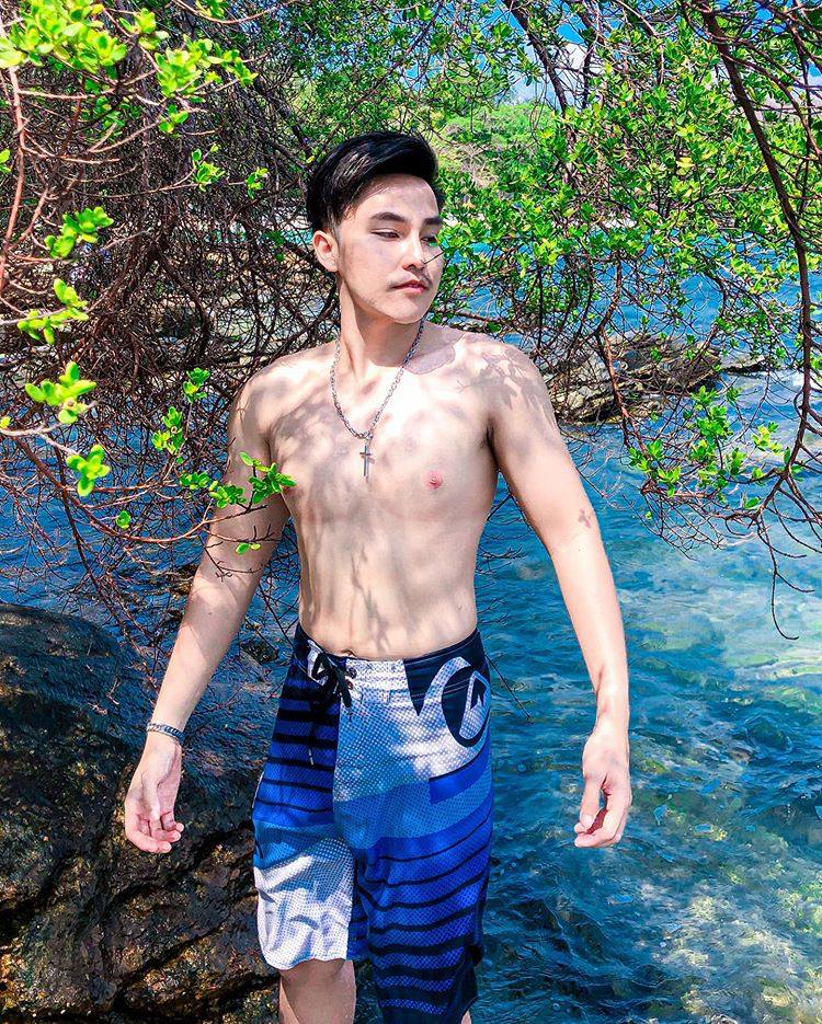 ถอดโชว์เรือนร่าง 2649