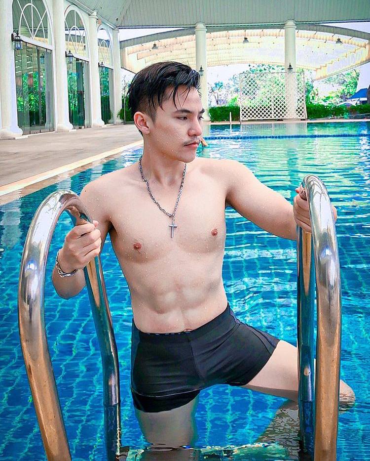 ถอดโชว์เรือนร่าง 2649