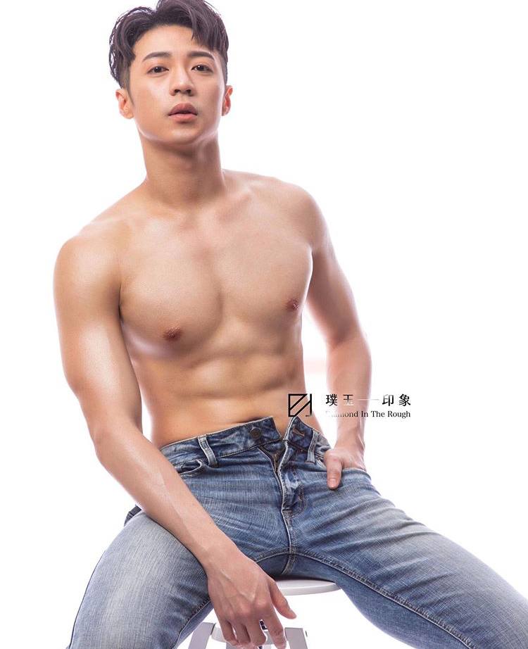 ถอดโชว์เรือนร่าง 2649