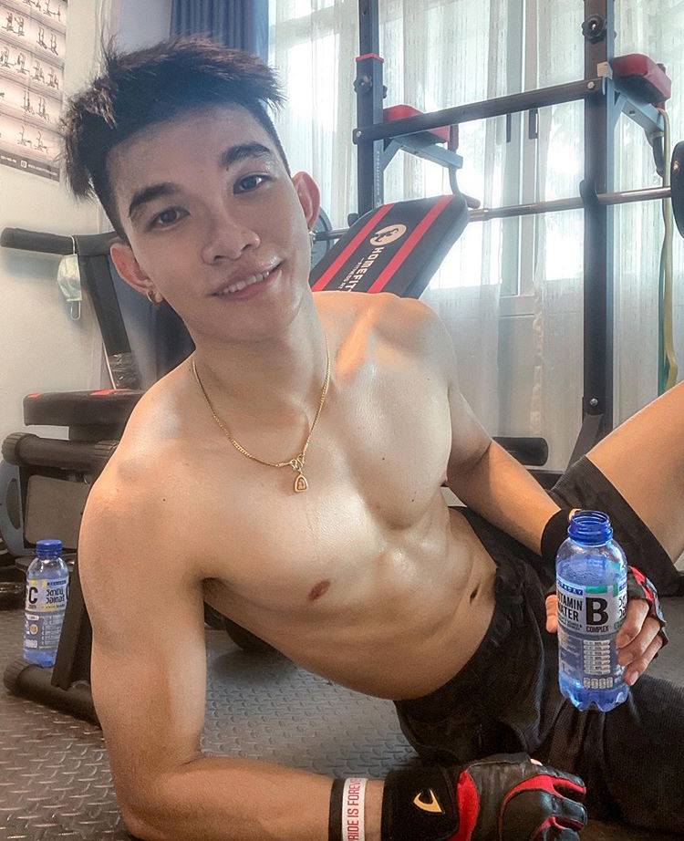 ถอดโชว์เรือนร่าง 2660