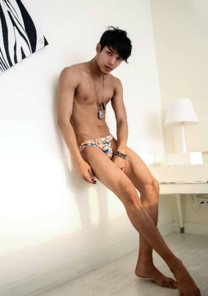 หนุ่มหล่อขึ้นปก 653