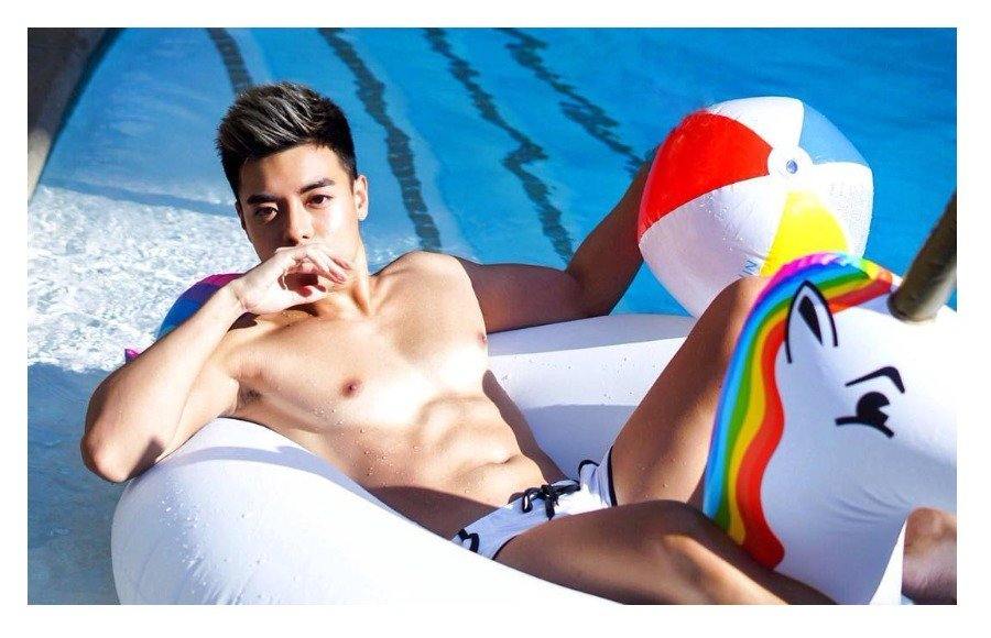 ไม่ว่างก็ได้ฟะ..ทำงานก็ได้เฟ้ย