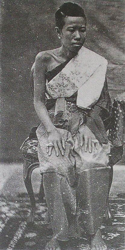 Photograph of Siamese: Traditional Outfit.