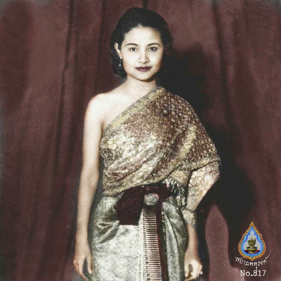Photograph of Siamese: Traditional Outfit.