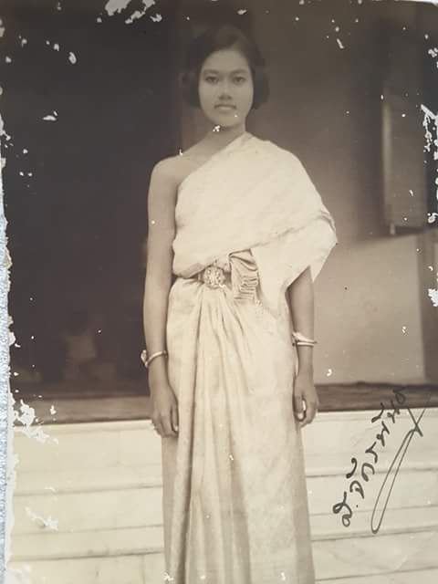 Photograph of Siamese: Traditional Outfit.