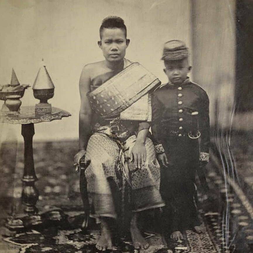 Photograph of Siamese: Traditional Outfit.
