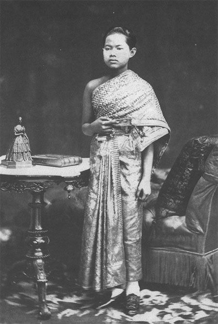 Photograph of Siamese: Traditional Outfit.