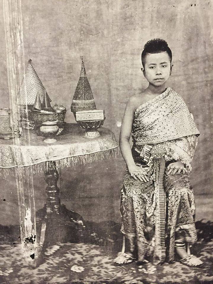 Photograph of Siamese: Traditional Outfit.