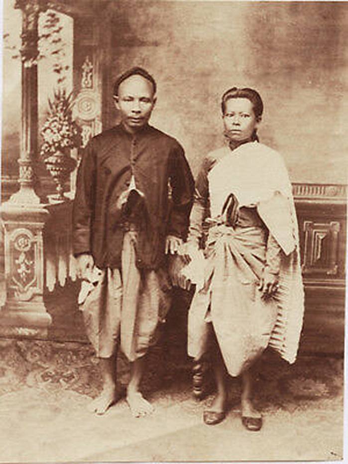 Photograph of Siamese: Traditional Outfit.