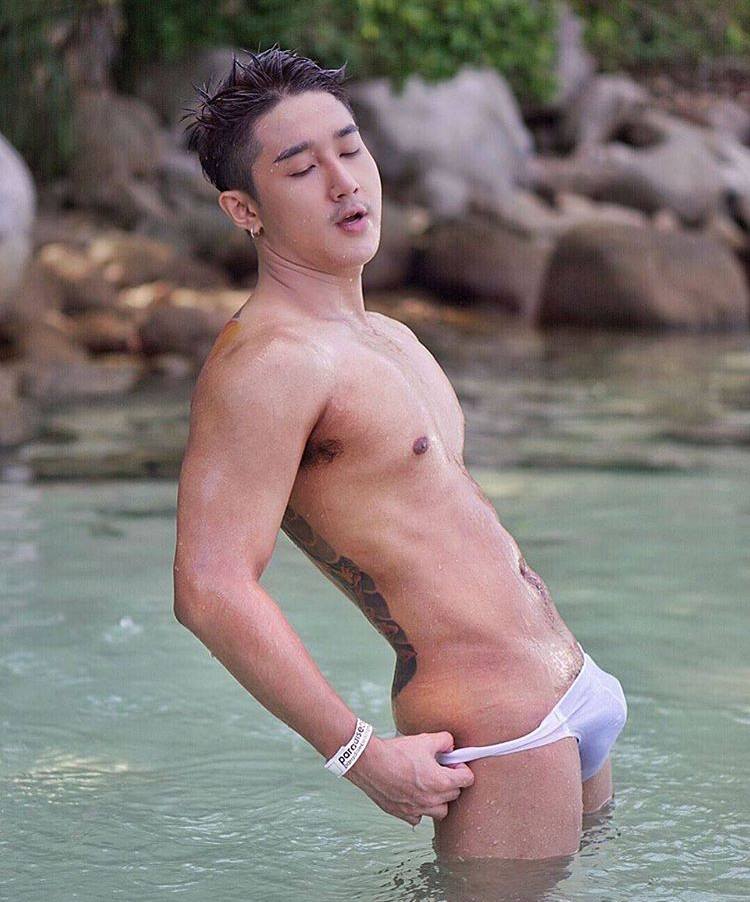 male body 226