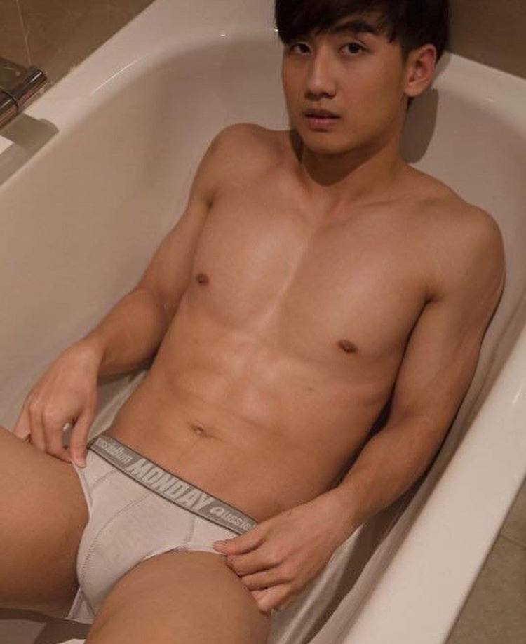 male body 226