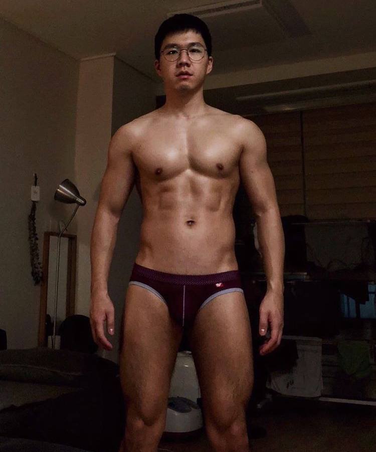 male body 226