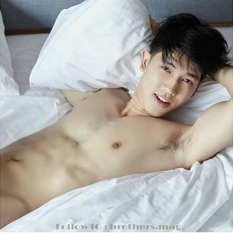 หล่อใสขาวตี๋ พร้อมของใหญ่ติดตัว