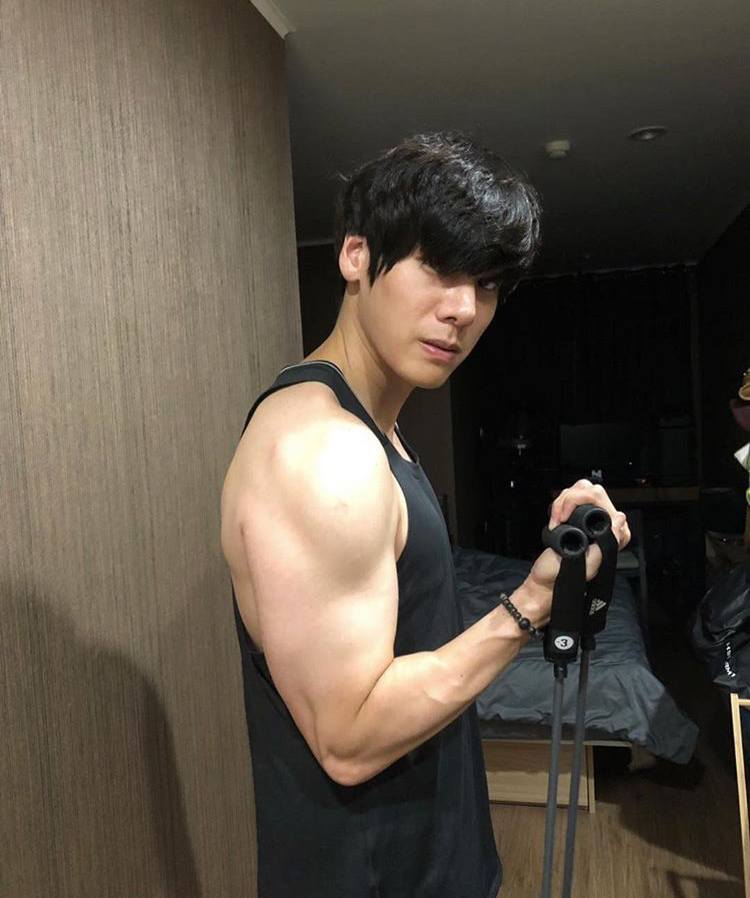 เปิดวาร์ป IG หนุ่มหล่อหุ่นดี #30