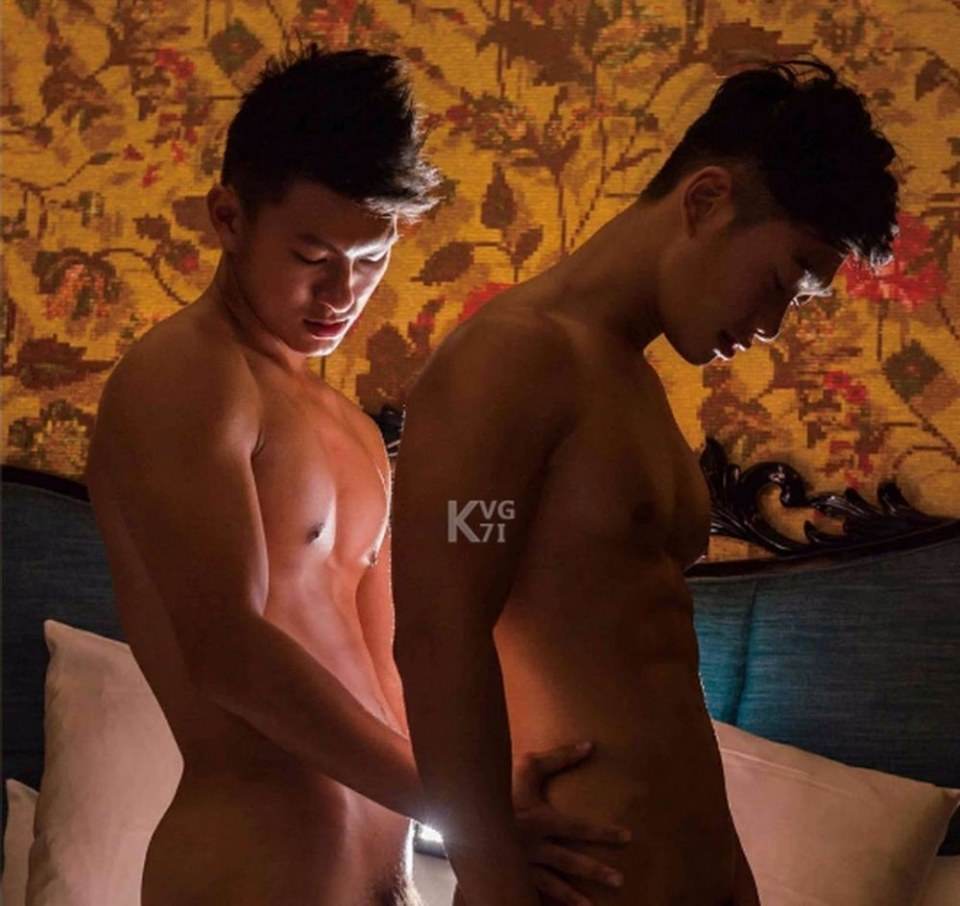 หนุ่มหล่อขึ้นปก 663