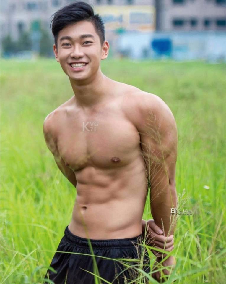 หนุ่มหล่อขึ้นปก 663