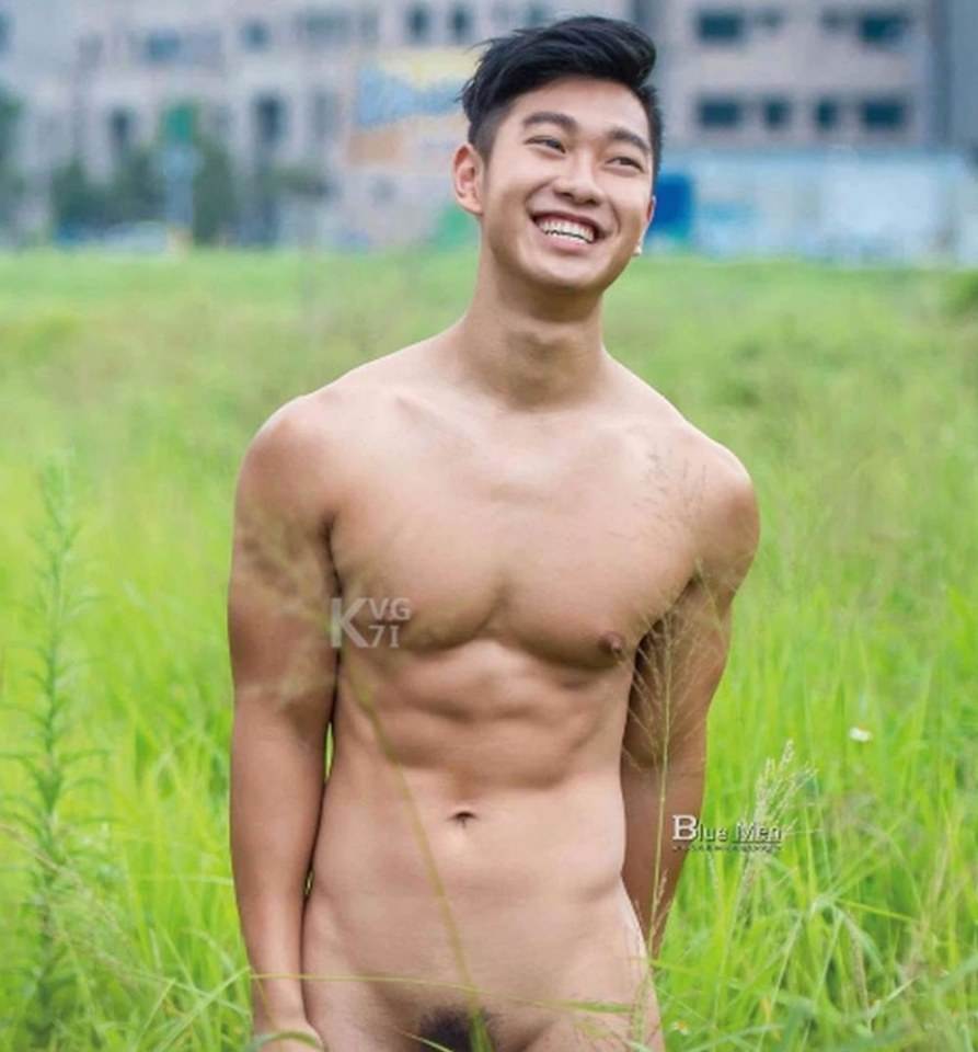 หนุ่มหล่อขึ้นปก 663