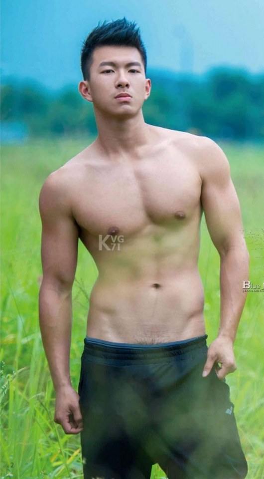 หนุ่มหล่อขึ้นปก 663