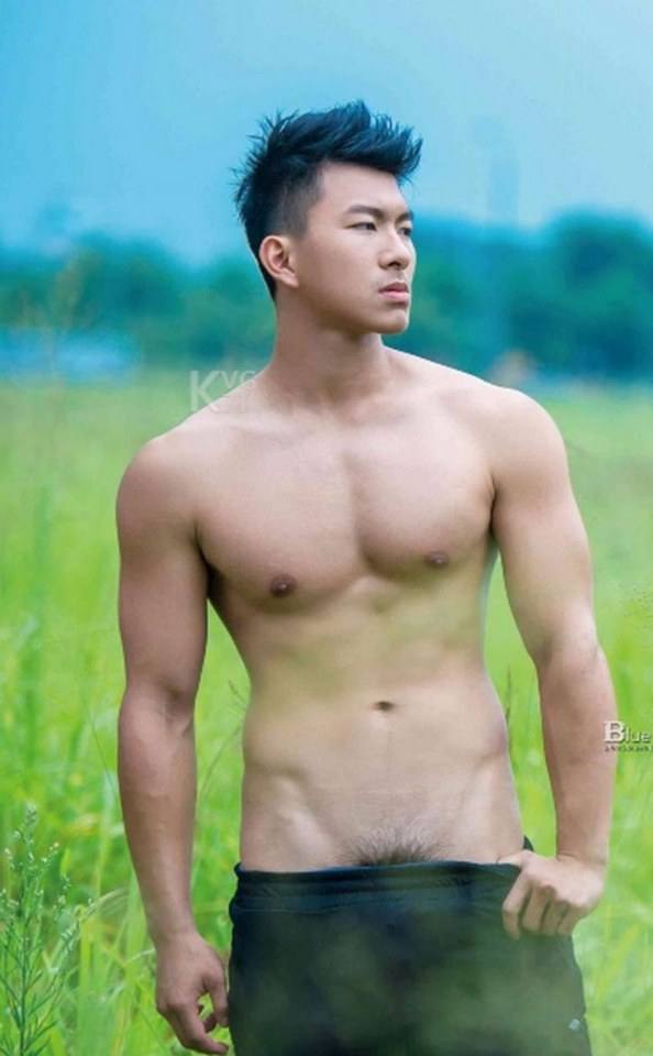 หนุ่มหล่อขึ้นปก 663