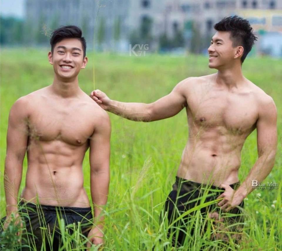 หนุ่มหล่อขึ้นปก 663