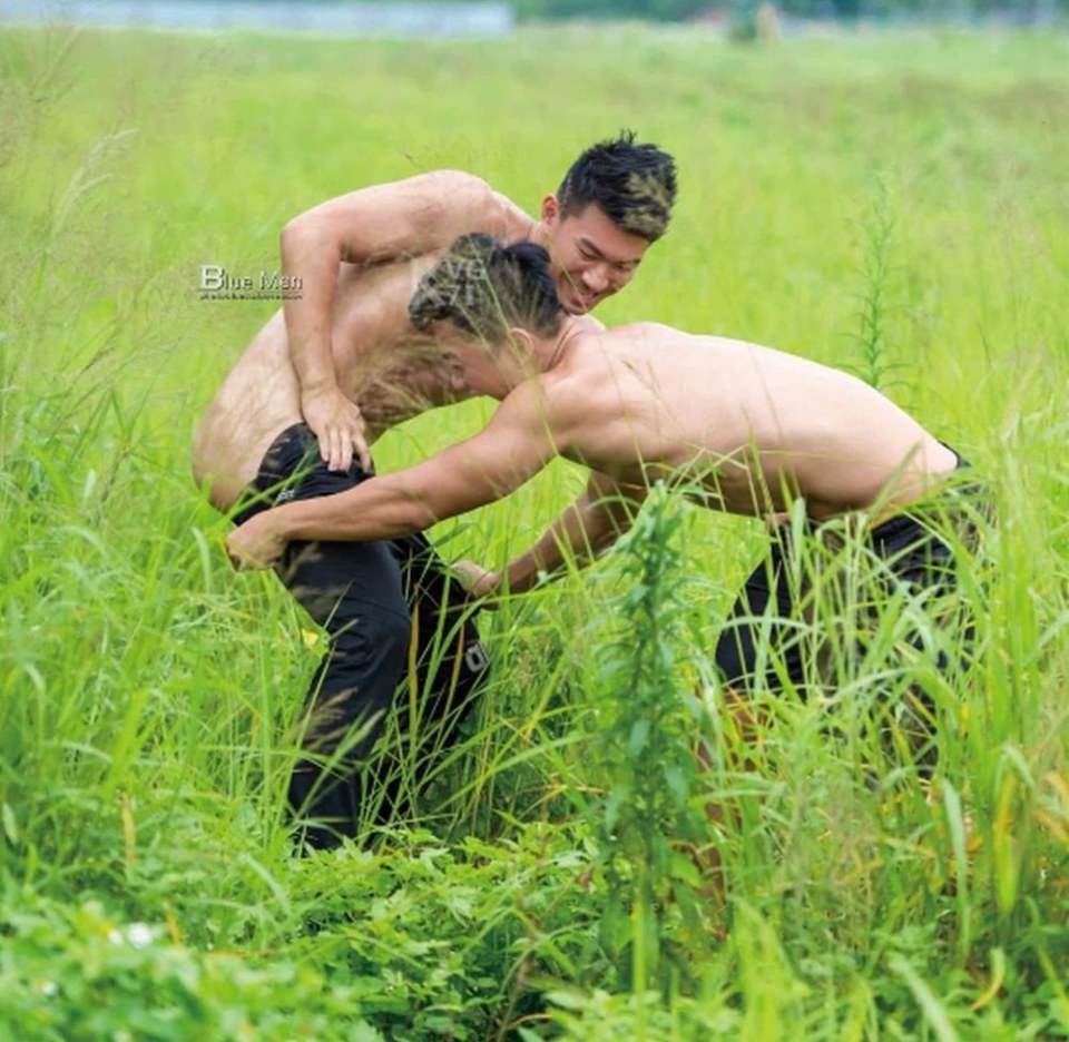 หนุ่มหล่อขึ้นปก 663