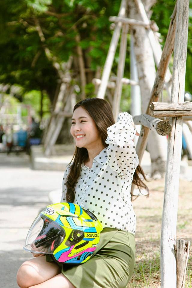 เทคนิคถ่ายรูปเล่นๆกับมอเตอร์ไซค์น่ารักๆ ที่บ้านก็น่ารักไปอีกแบบ (หมวกกันน็อคNHK)