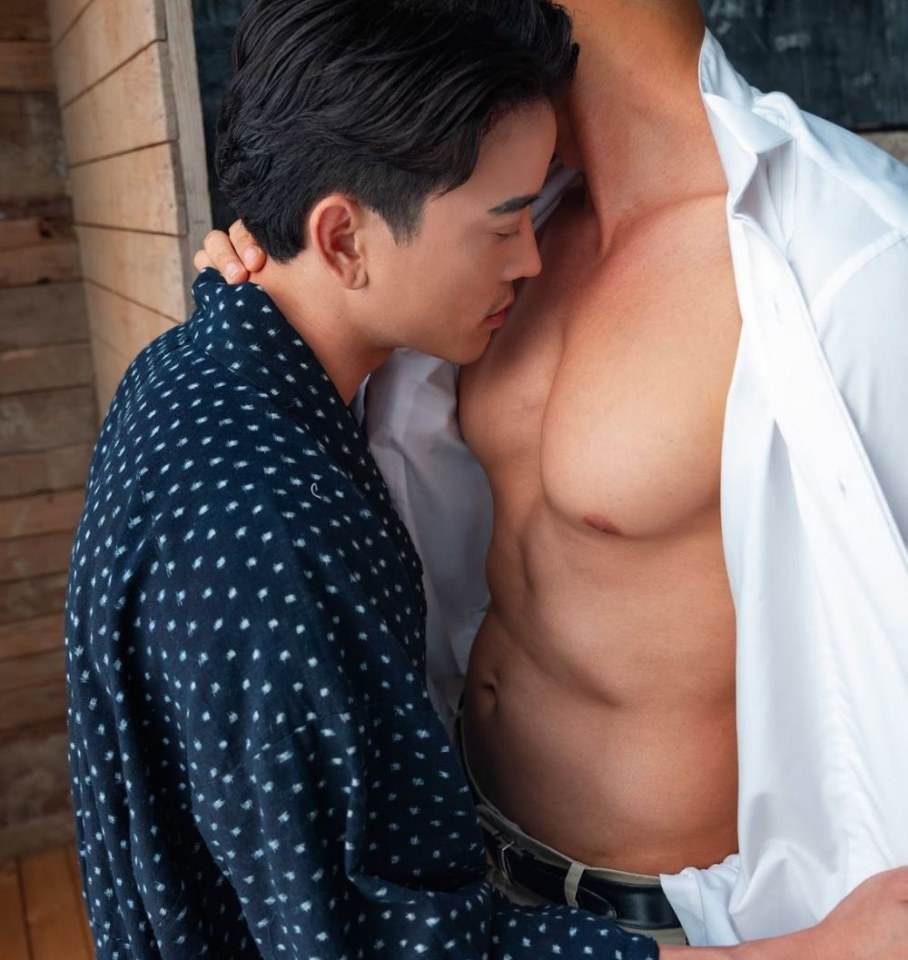 หนุ่มหล่อขึ้นปก 678