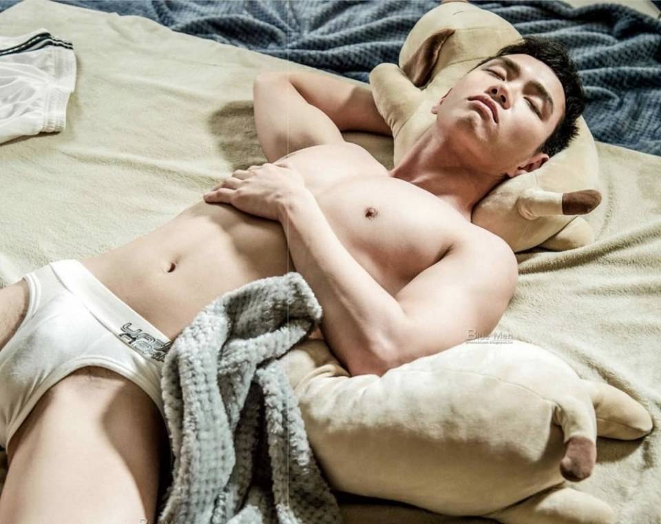หนุ่มหล่อขึ้นปก 680