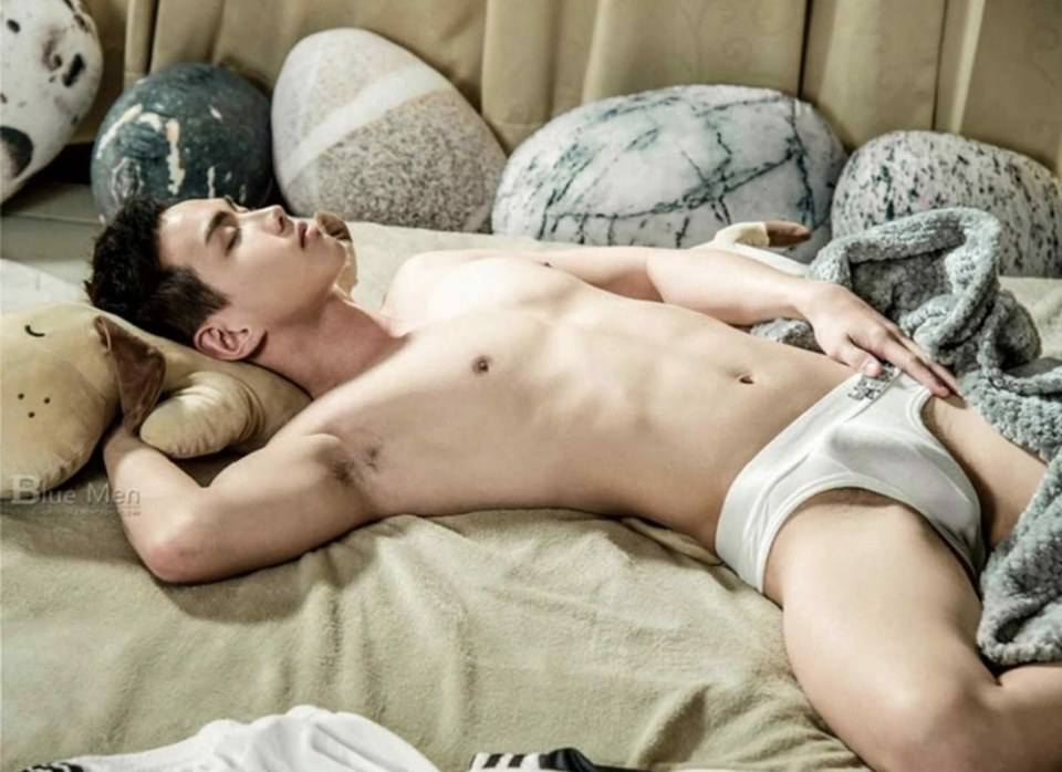 หนุ่มหล่อขึ้นปก 680