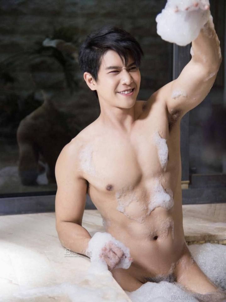 หนุ่มหล่อขึ้นปก 671.3