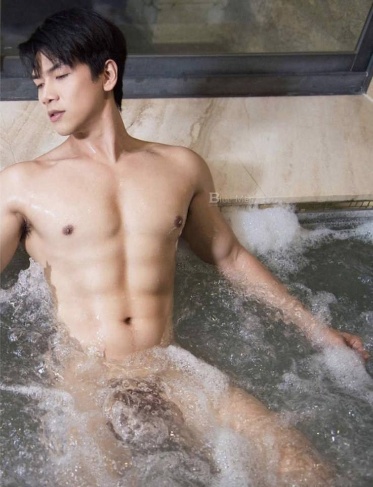 หนุ่มหล่อขึ้นปก 671.3