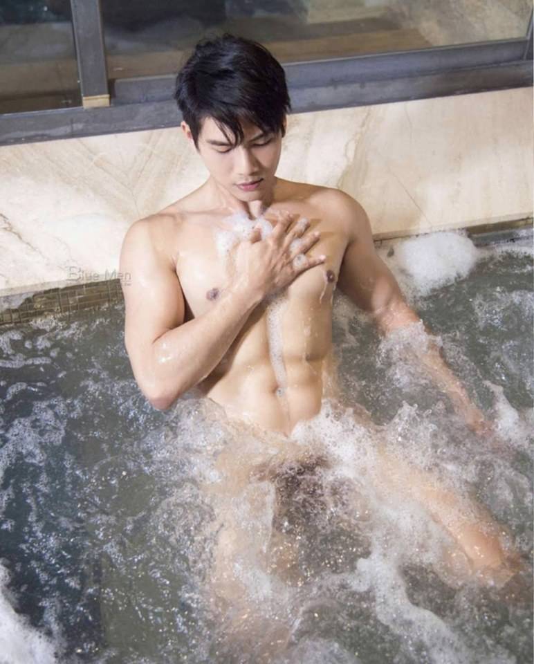 หนุ่มหล่อขึ้นปก 671.3